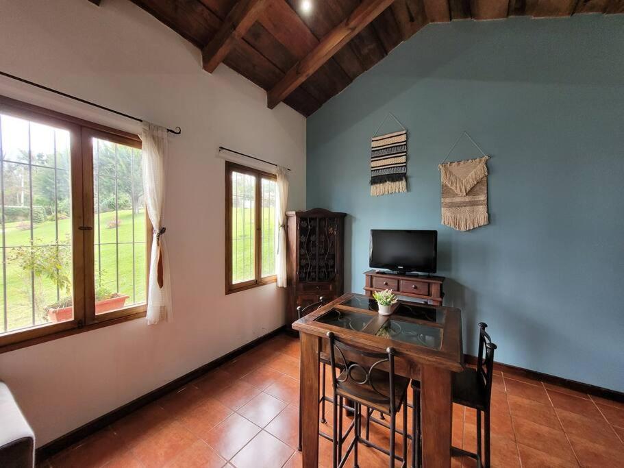 Vila Amplia Casa Antigua Guatemala Con Pergola Y Jardin Exteriér fotografie